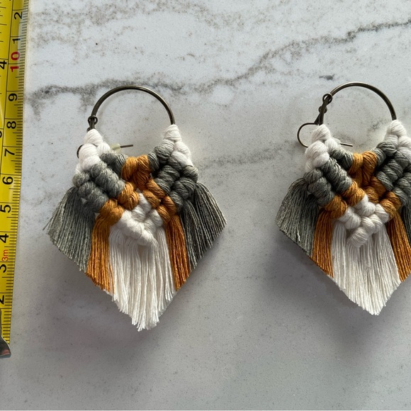 New Beautiful boho macrame earrings - Picture 3 of 4